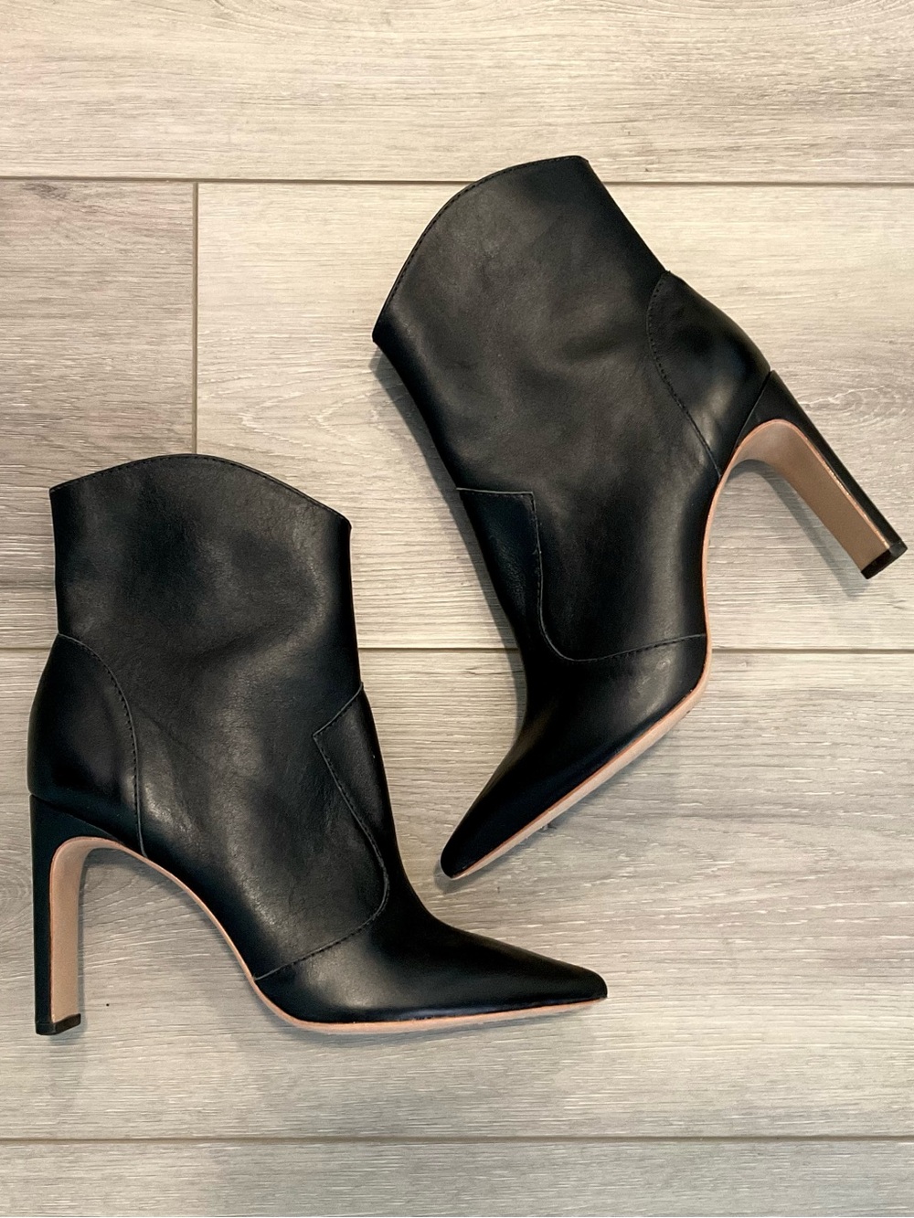 RAYE Rudy Bootie In Black Leather Pointed Toe Size 10 LIKE NEW